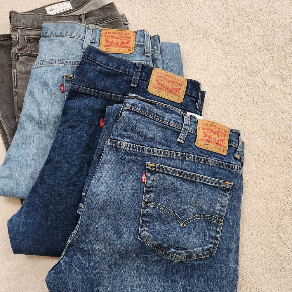 #2561, MEN'S  LEVI'S  JEANS LOT OF 4 JEANS,  569 (THREE) & GAP (ONE) EXCELLENT C